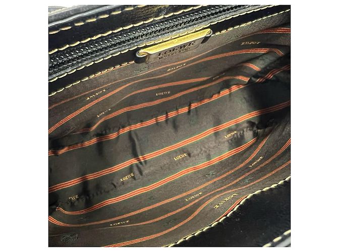Loewe Velázquez Schultertasche aus Leder mit eingraviertem Logo Braun Schwarz - Ansicht 9