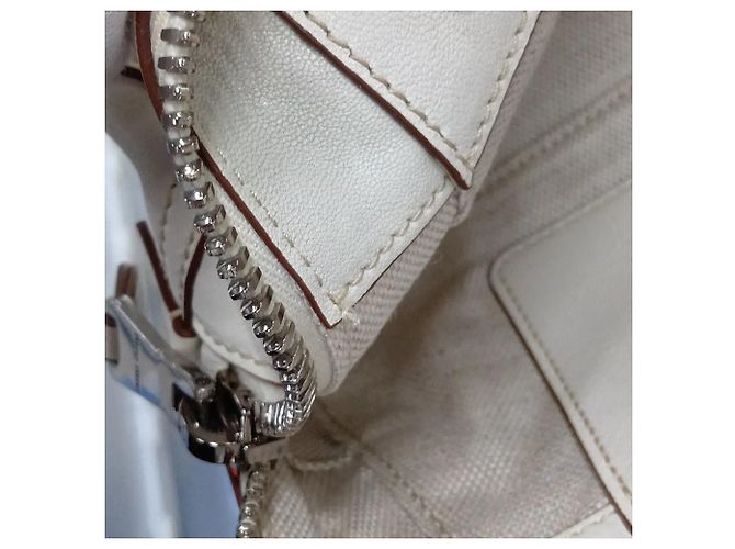 Borsa a tracolla 2-Way Miu Miu Vivant in pelle Nappa Bianco - vista 14