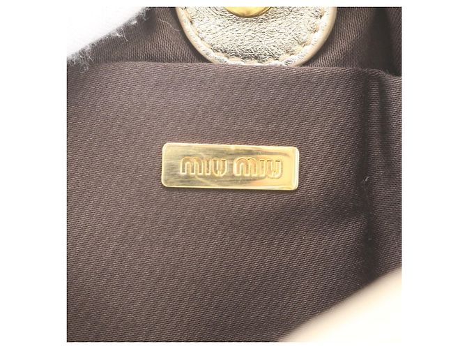 Sac à main cabas Miu Miu en cuir doré - vue 8