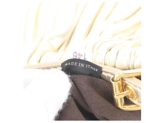 Sac à main cabas Miu Miu en cuir doré - vue 9