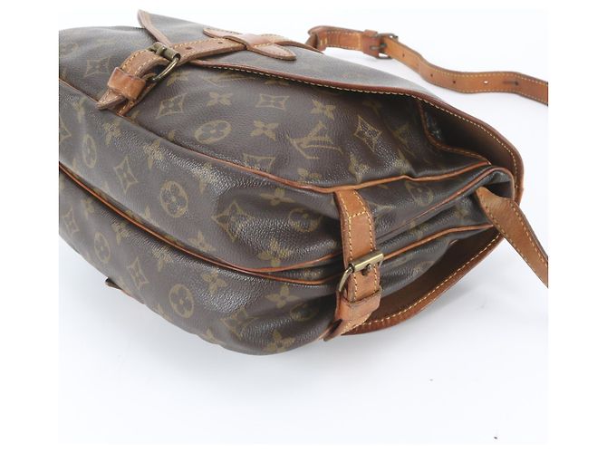 Bolsa de Ombro Louis Vuitton Monogram Saumur 30 em Couro Marrom - vista 4