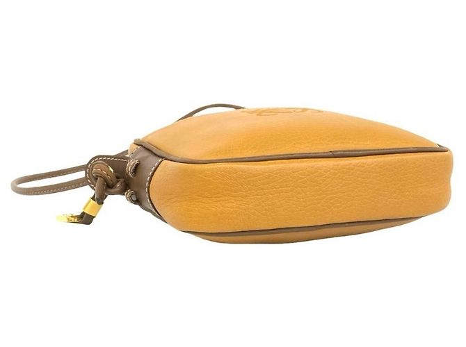 Loewe Vintage Mini-Schultertasche aus Leder mit eingraviertem Anagram-Logo Braun Kamel - Ansicht 7