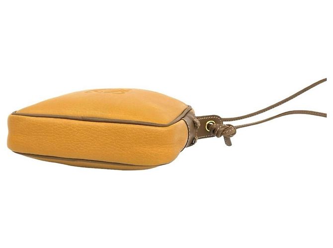 Loewe Vintage Mini-Schultertasche aus Leder mit eingraviertem Anagram-Logo Braun Kamel - Ansicht 8