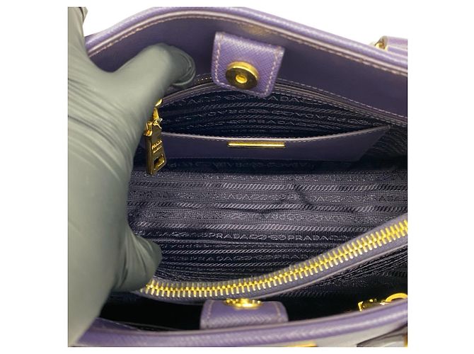 Bolsa Prada em couro Saffiano com logo triângulo Roxo - vista 9