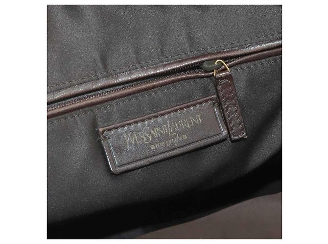 Bolso Yves Saint Laurent Muse Medium en cuero marrón oscuro - vista 7