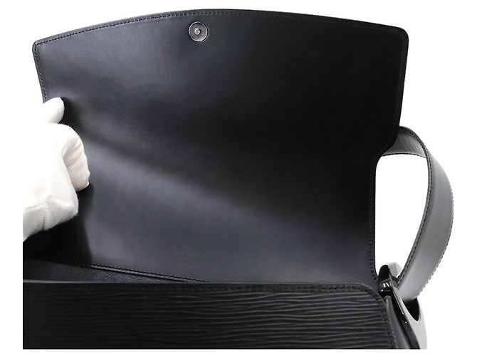 Borsa a tracolla Louis Vuitton Nocturne GM in pelle Epi Nero - vista 6