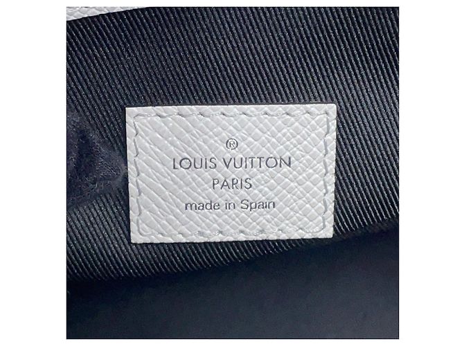 Louis Vuitton Monogram Taiga Weekend Tote NM Bianco - vista 16