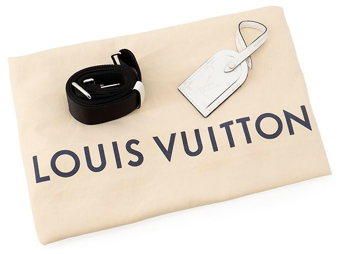 Louis Vuitton Monogram Taiga Weekend Tote NM Bianco - vista 17