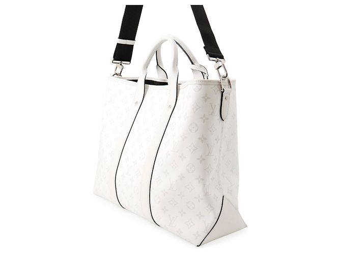 Louis Vuitton Monogram Taiga Weekend Tote NM Bianco - vista 2