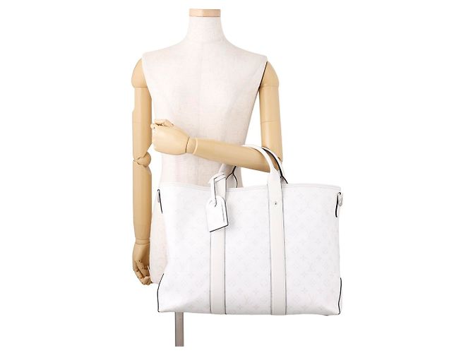 Louis Vuitton Monogram Taiga Weekend Tote NM Bianco - vista 4