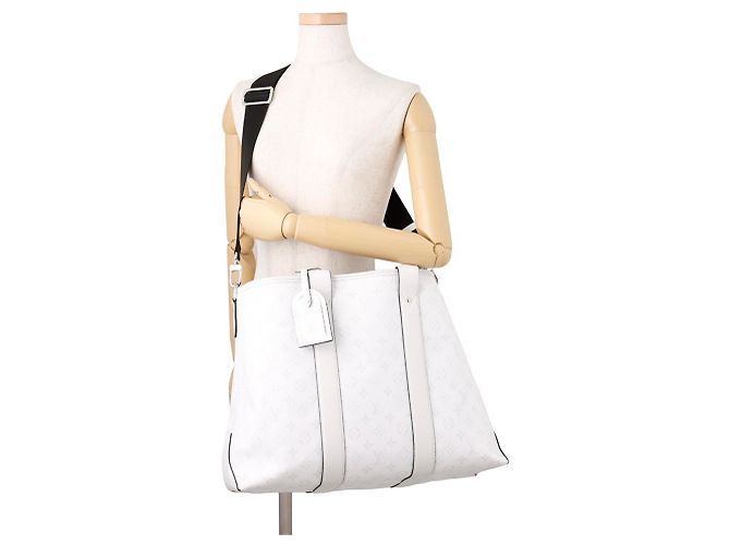 Louis Vuitton Monogram Taiga Weekend Tote NM Bianco - vista 5