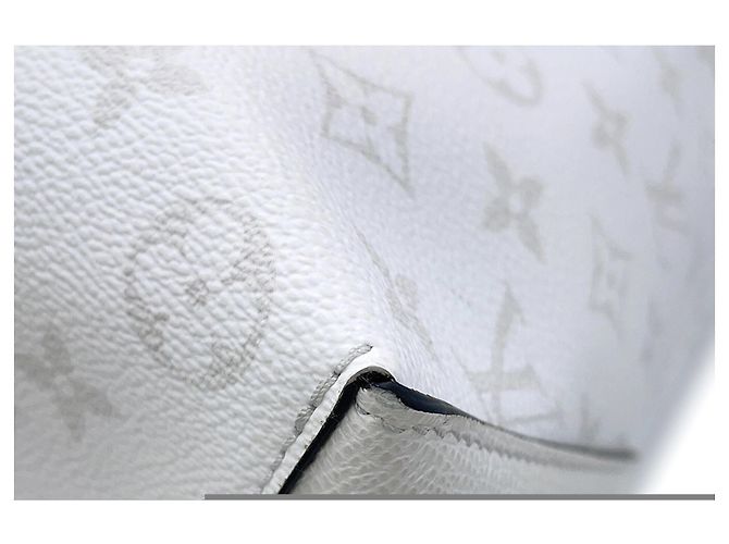 Louis Vuitton Monogram Taiga Weekend Tote NM Bianco - vista 7