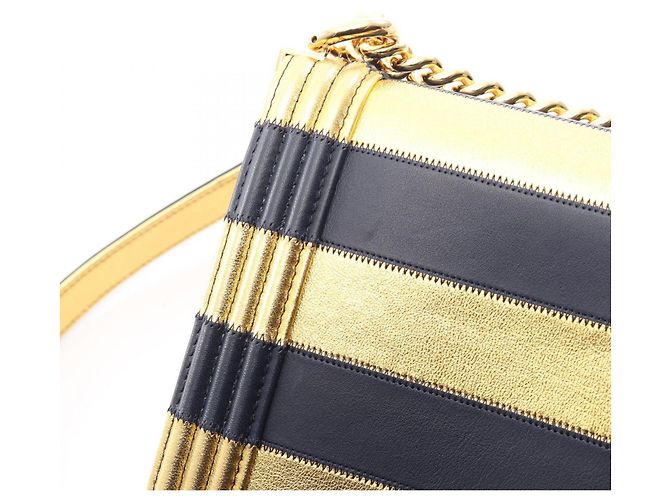 Borsa a tracolla Chanel Boy North-South Border D'oro Blu navy - vista 12