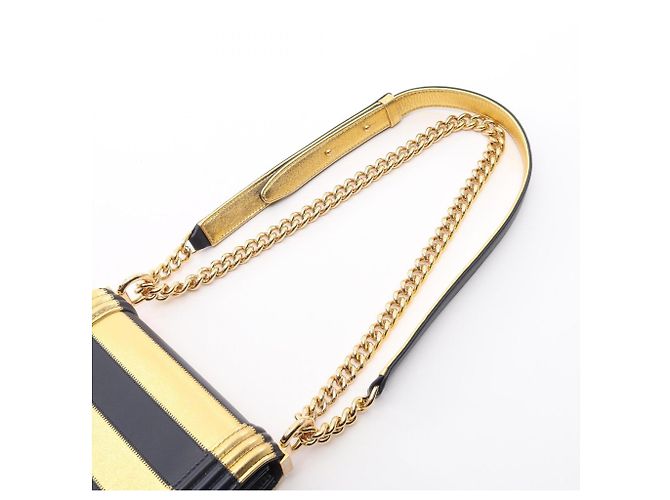 Borsa a tracolla Chanel Boy North-South Border D'oro Blu navy - vista 13