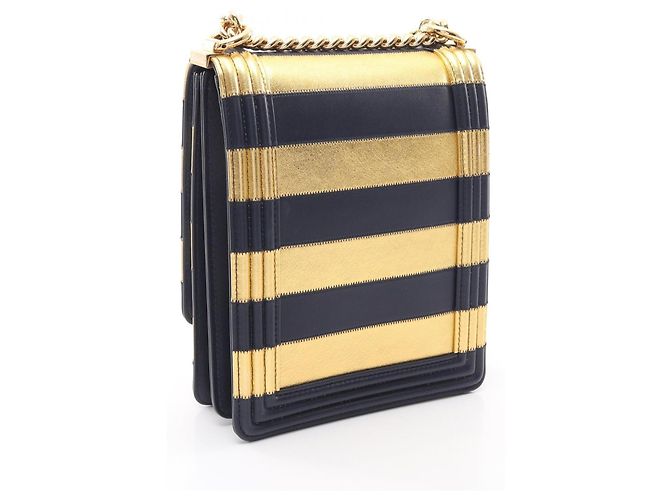Borsa a tracolla Chanel Boy North-South Border D'oro Blu navy - vista 2
