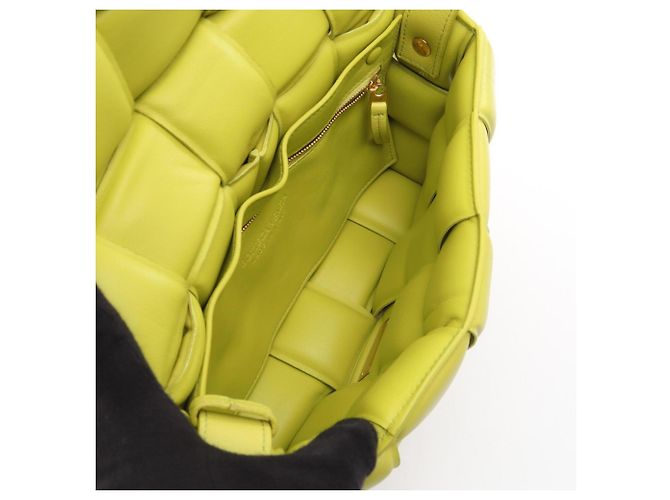 Borsa a tracolla Bottega Veneta Padded Cassette Intrecciato Giallo - vista 3