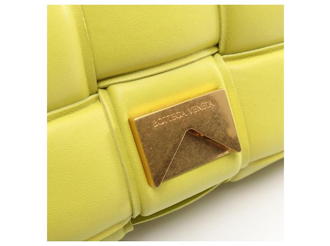 Borsa a tracolla Bottega Veneta Padded Cassette Intrecciato Giallo - vista 7