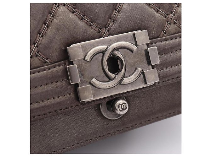 Bolso de hombro Chanel Boy Small Castaño - vista 7