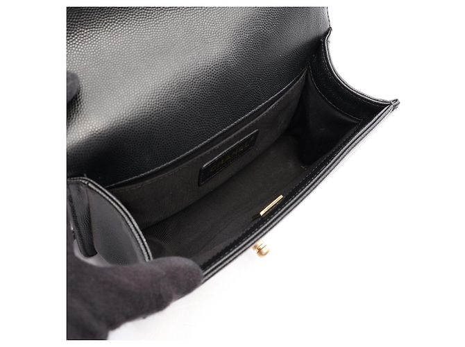 Borsa a tracolla Chanel Boy Small in nero - vista 3