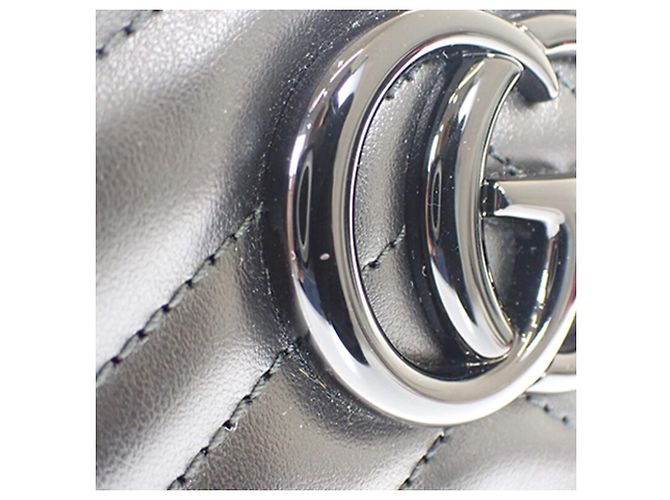Gucci Mini Borsa a Tracolla Monocromatica in Pelle Matelassé GG Marmont Nera Nero - vista 10