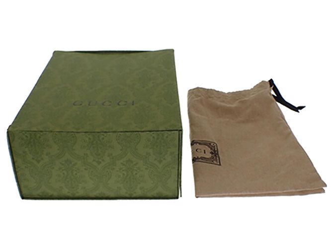 Gucci Mini Borsa a Tracolla Monocromatica in Pelle Matelassé GG Marmont Nera Nero - vista 12