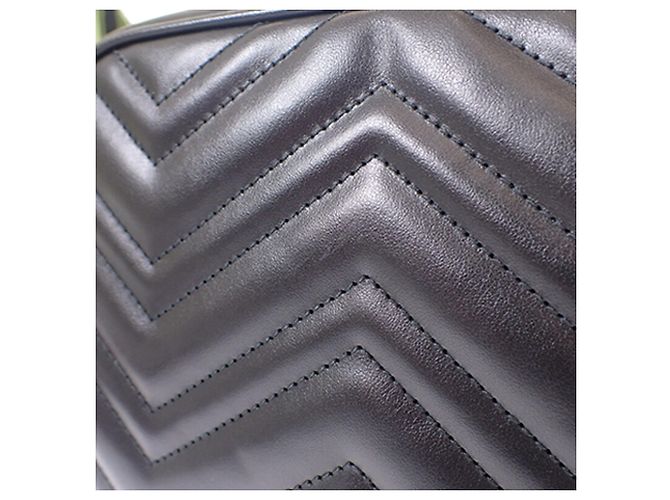 Gucci Mini Borsa a Tracolla Monocromatica in Pelle Matelassé GG Marmont Nera Nero - vista 9