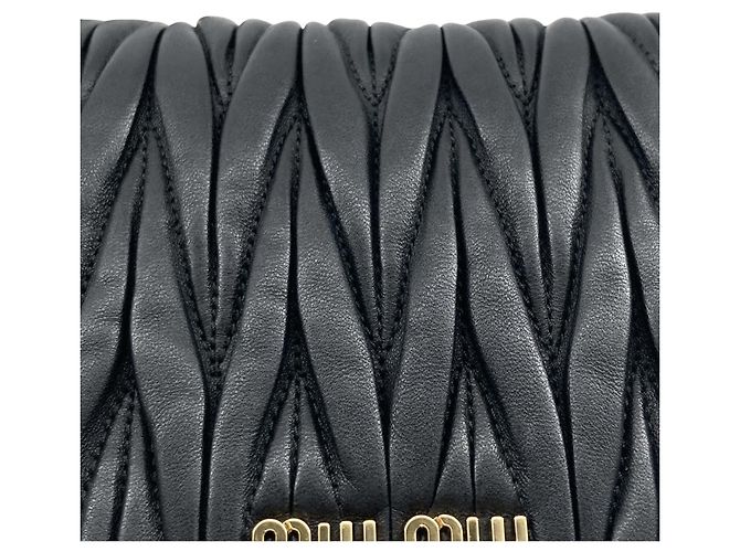 Borsa a tracolla con patta Miu Miu in nappa matelassé nera Nero - vista 10