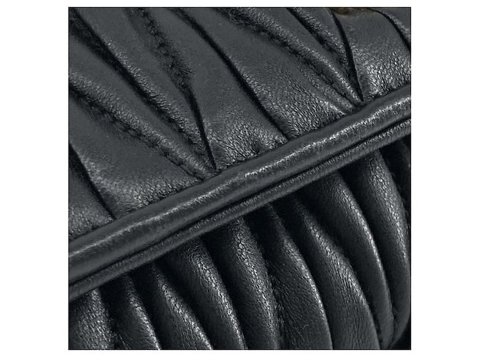 Borsa a tracolla con patta Miu Miu in nappa matelassé nera Nero - vista 11