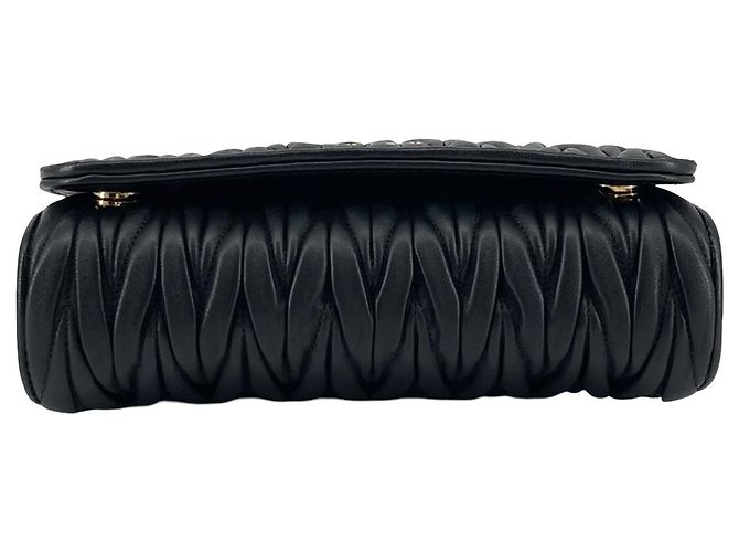 Borsa a tracolla con patta Miu Miu in nappa matelassé nera Nero - vista 2