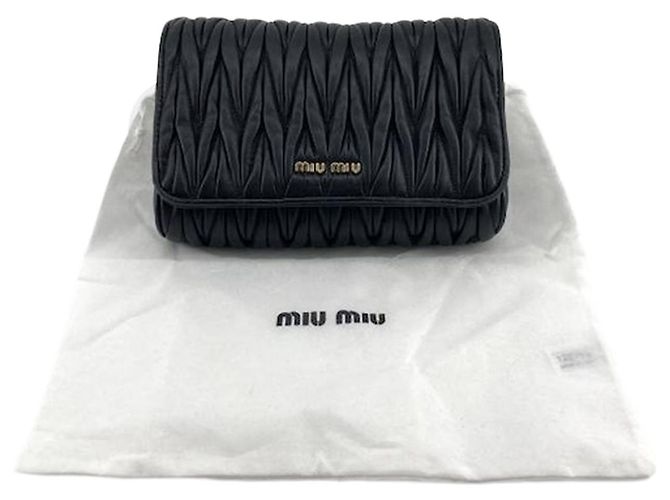 Borsa a tracolla con patta Miu Miu in nappa matelassé nera Nero - vista 23