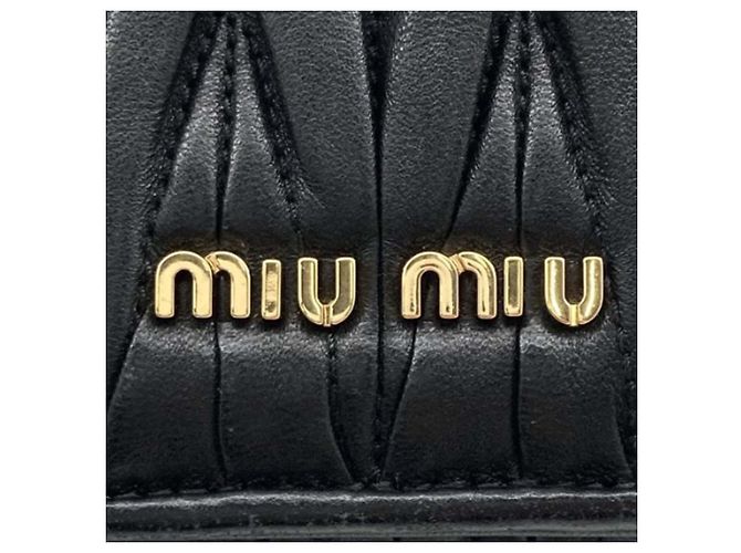 Borsa a tracolla con patta Miu Miu in nappa matelassé nera Nero - vista 4