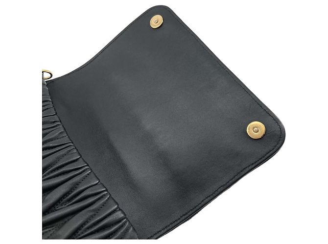 Borsa a tracolla con patta Miu Miu in nappa matelassé nera Nero - vista 8