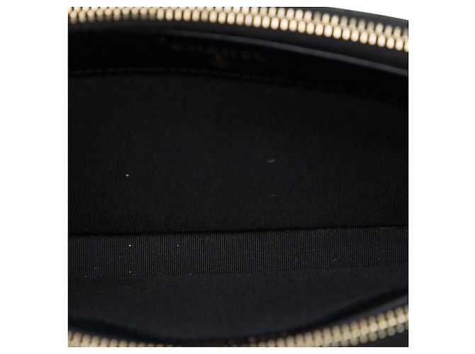 Chanel Black CC Quilted Calfskin Double Zip Clutch mit Kette Schwarz - Ansicht 4