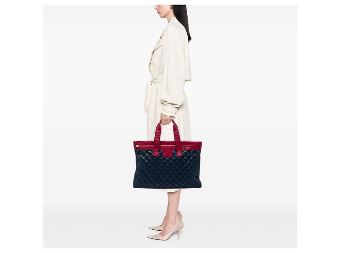 Chanel Blue Large Bicolor Quilted Nylon and Lambskin Coco Cocoon Flat Tote Blu navy - vista 5