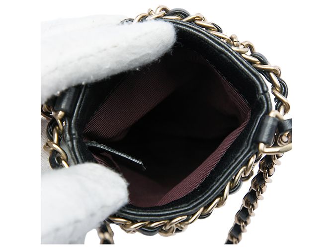 Clutch Chanel Tech Me Out in pelle di agnello nera con catena Nero - vista 4