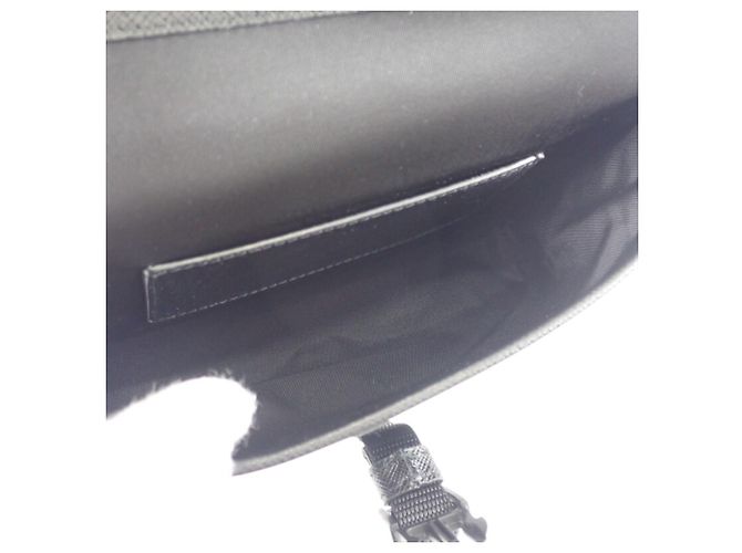 Bolsa Messenger Prada em Tessuto com acabamento em Saffiano preto e fivela - vista 4