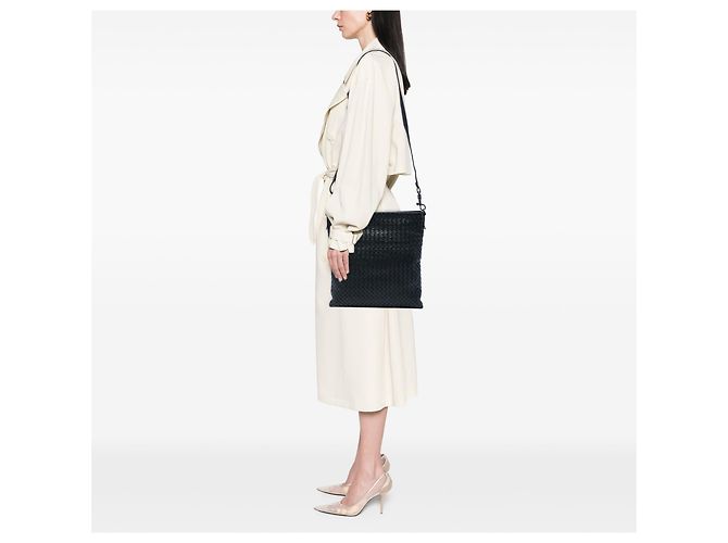Borsa a tracolla piatta Bottega Veneta in nappa Intrecciato nera Nero - vista 5