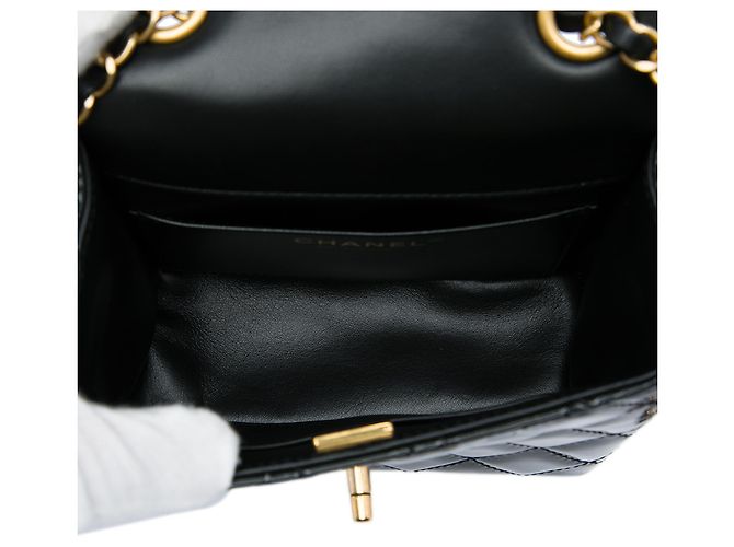 Chanel Black Mini Square Quilted Patent Single Flap Negro - vista 4
