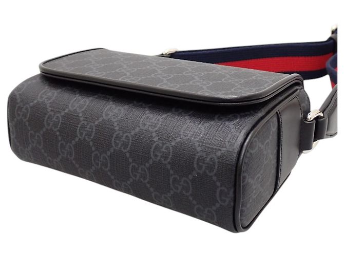 Bolsa Messenger com Aba Gucci Black GG Supreme Web Preto - vista 3
