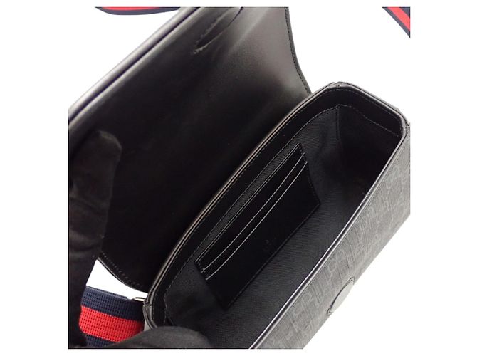 Bolsa Messenger com Aba Gucci Black GG Supreme Web Preto - vista 4