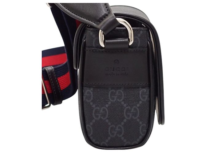 Bolsa Messenger com Aba Gucci Black GG Supreme Web Preto - vista 6