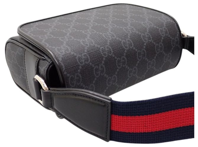 Bolsa Messenger com Aba Gucci Black GG Supreme Web Preto - vista 8