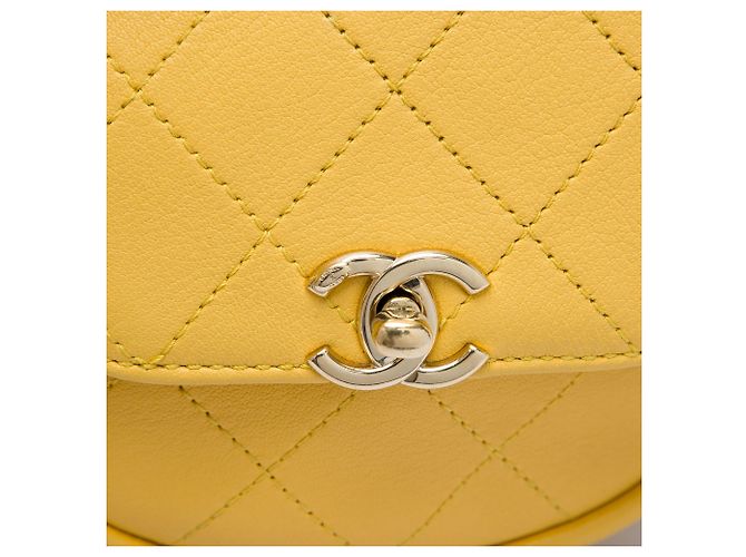 Chanel Yellow Stitched Goatskin Casual Trip Flap Giallo - vista 5