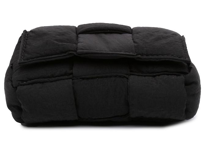Bottega Veneta Sac bandoulière Tech Cassette rembourré en nylon Intrecciato Candy noir - vue 3