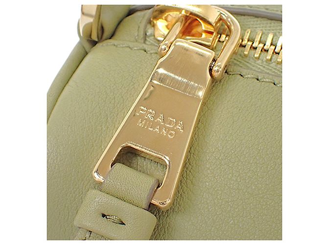 Prada Schultertasche Pouch aus braunem Kalbsleder Khaki - Ansicht 10