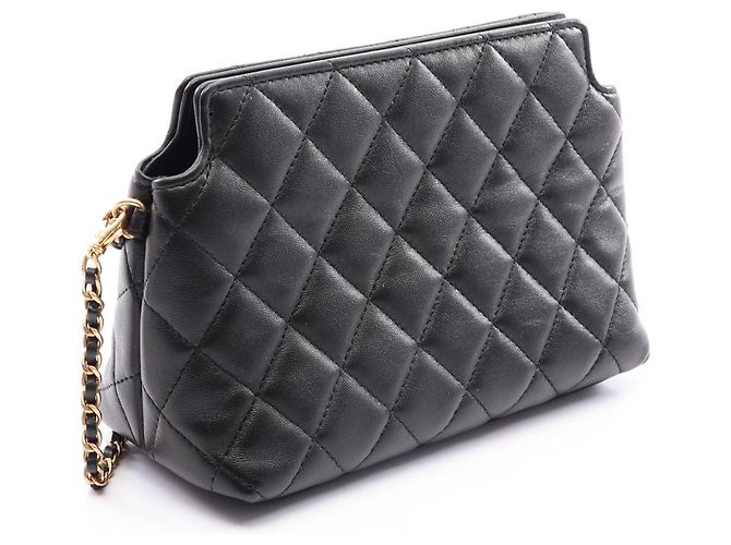Chanel Matelassé Schultertasche aus schwarzem Leder - Ansicht 2