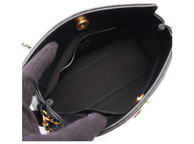 Chanel Matelassé Schultertasche aus schwarzem Leder - Ansicht 3