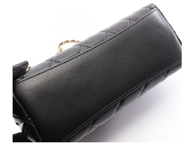 Chanel Matelassé Schultertasche aus schwarzem Leder - Ansicht 7