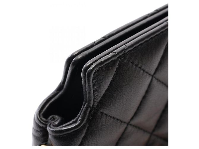 Chanel Matelassé Schultertasche aus schwarzem Leder - Ansicht 8