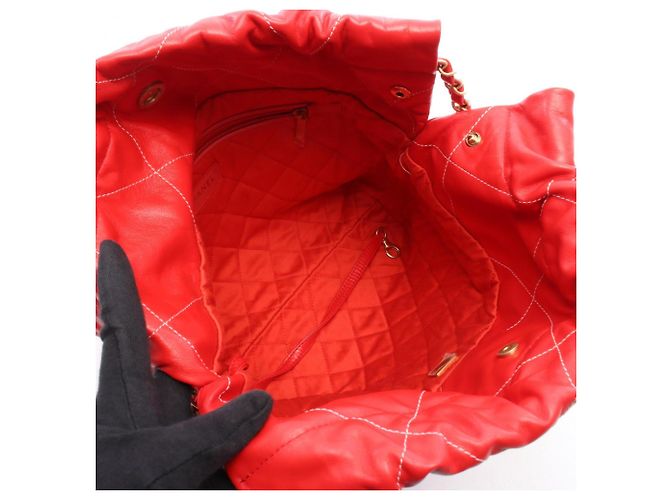 Timeless Bolsa de Ombro Chanel Matelassé 22 Small Vermelho - vista 3